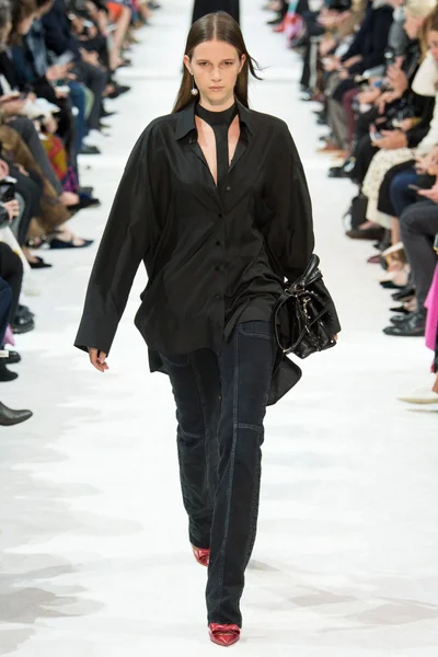 Look 17